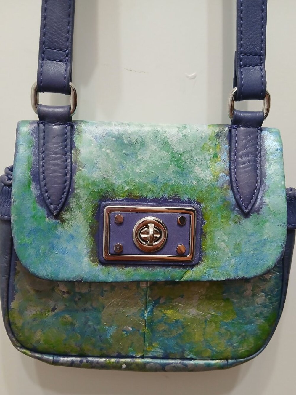 Kate Landry Hand Painted Crossbody💚💙🤍